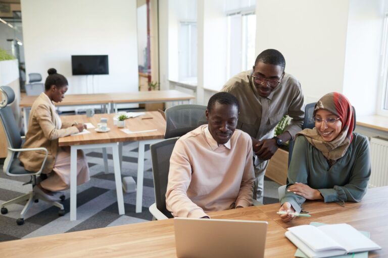 Comment développer de bonnes relations avec les collègues freelances ?