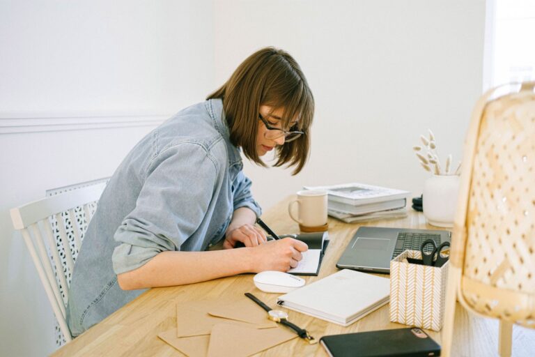 Quelles formations spécifiques sont essentielles pour les freelances ?